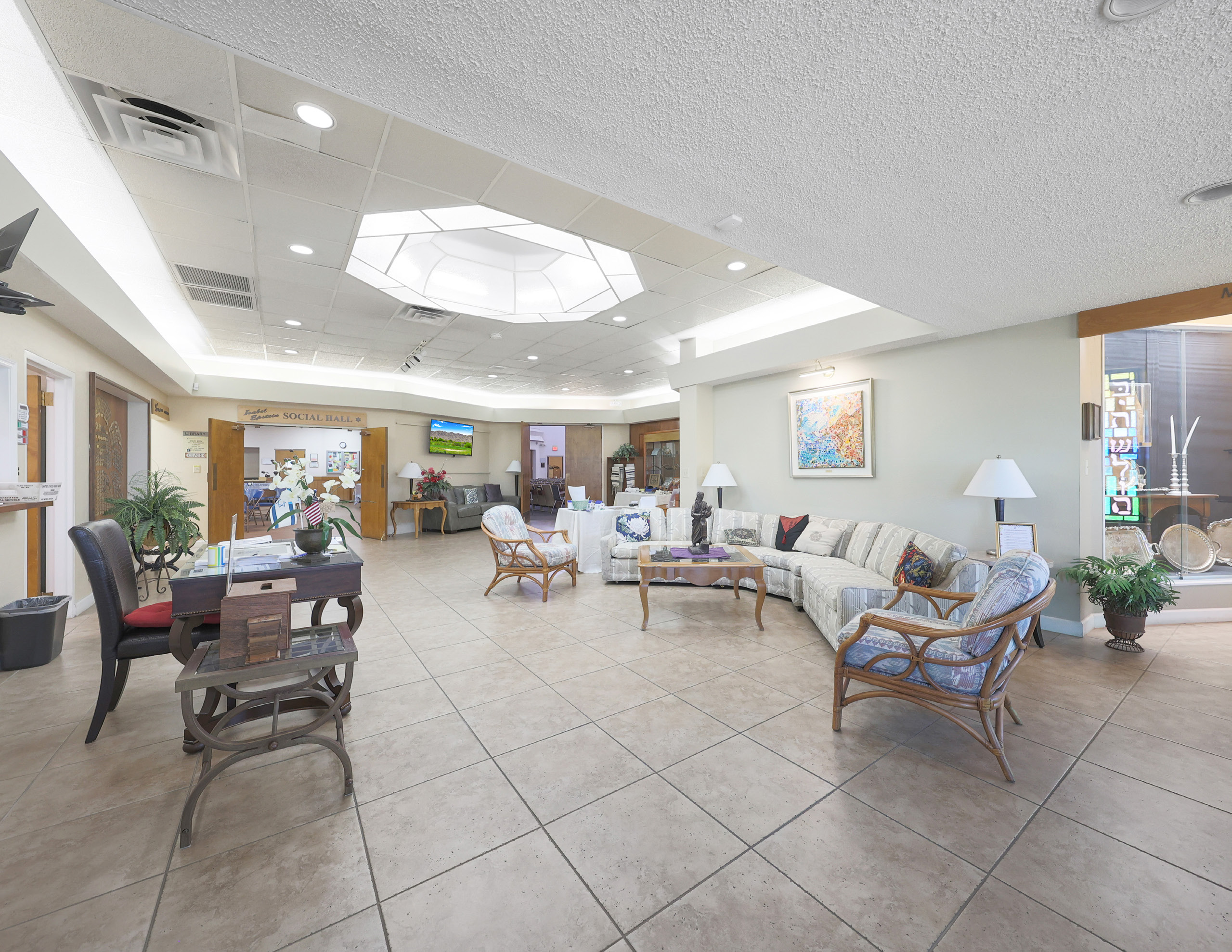 Spacious Synagogue Property — photo 7