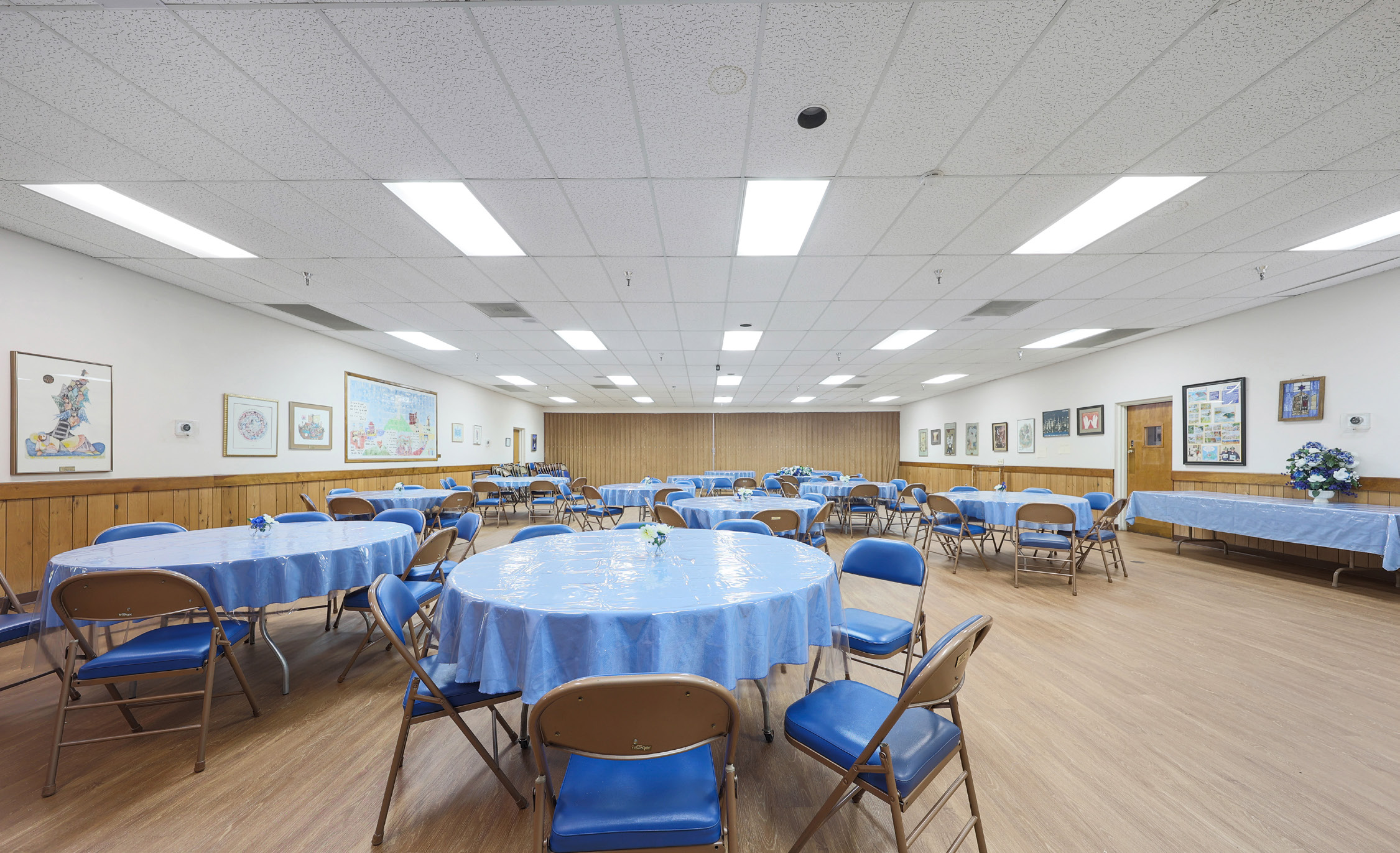 Spacious Synagogue Property — photo 2