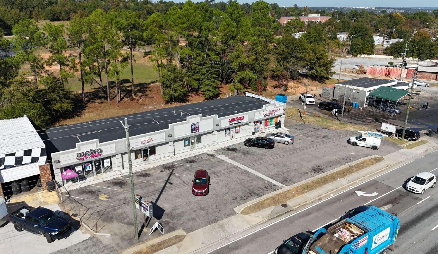 Dean's Plaza & Car Wash — photo 4
